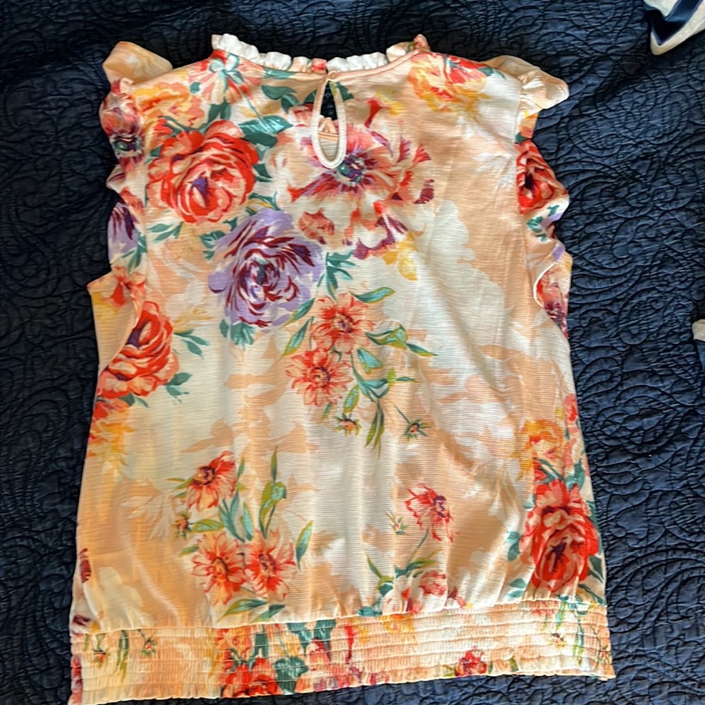 Ruffled Floral Top - Picture 4 of 4